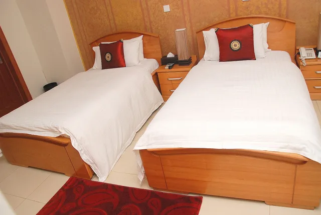 غرفة بسريرين منفصلين، Airport West Hotel 8/10