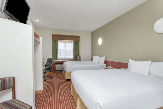 غرفة قياسية بسريرين كوين، Days Inn by Wyndham near Kansas Speedway 3/10