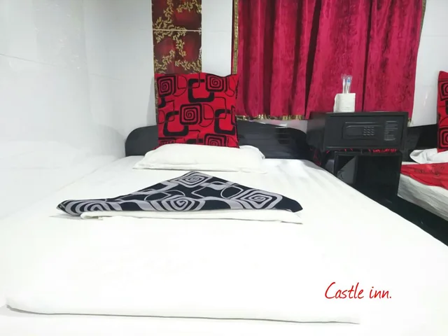 غرفة بسرير مزدوج بحمام خاص، Castle Inn - Hostel 2/3