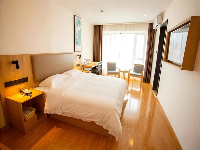 غرفة بزنس بسرير كوين، GreenTree Inn Qinzhou East Railway Station 1/1