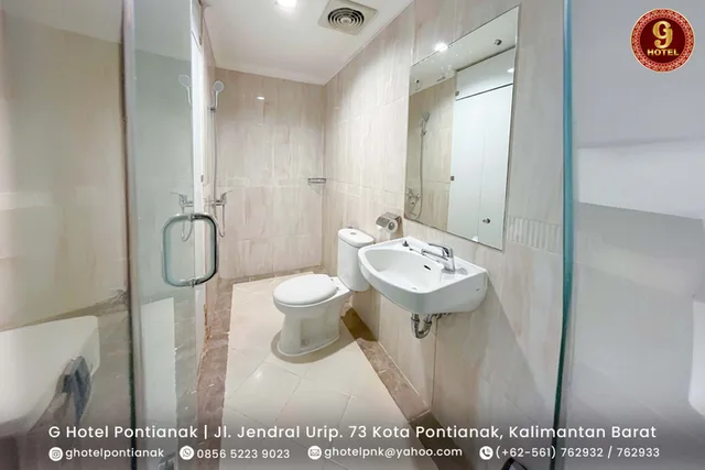 Superior, Queen Bed, No Window، G Hotel Pontianak 3/3