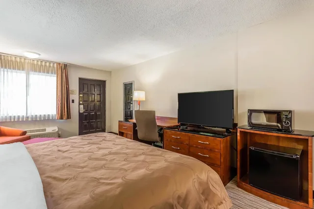 غرفة قياسية بسرير كينج، Quality Inn Forsyth Near GA Public Safety Training Center 6/10