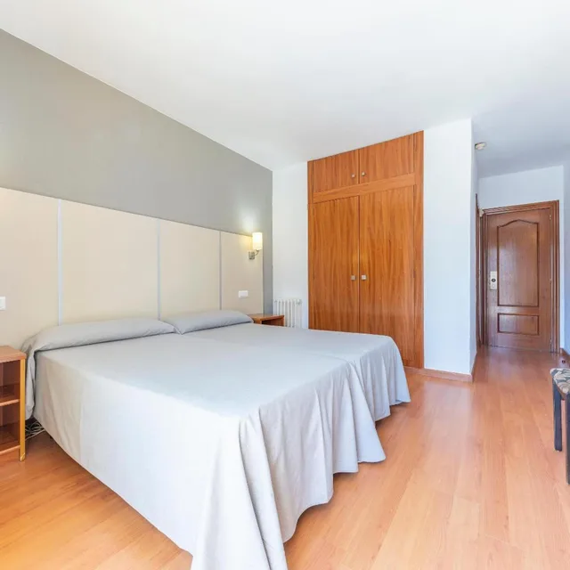 Essential, Double Bed, Pool View, Port Vista Oro 1/5