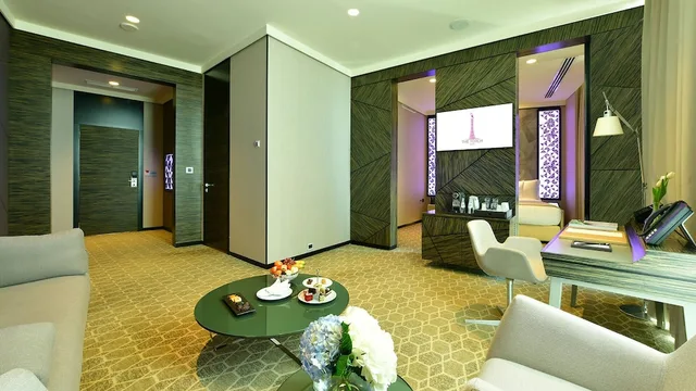 Junior Suite, Single, King Bed, The Torch Doha 5/5