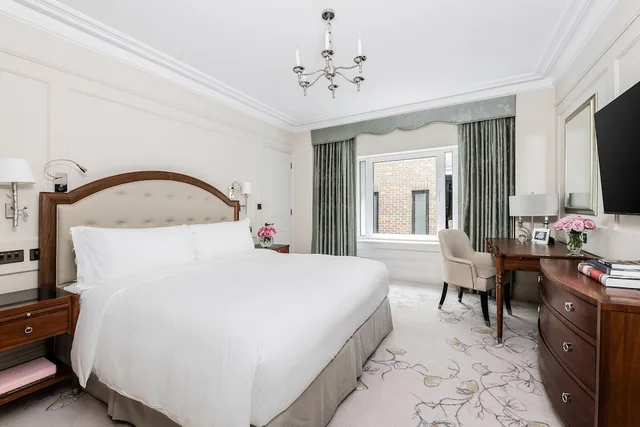 غرفة كلاسيكية بسرير كوين، The Langham London 1/4