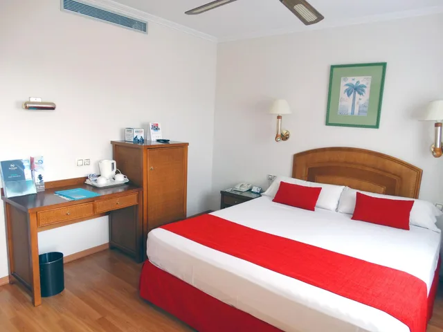 غرفة بسرير مزدوج بشرفة، Senator Marbella Spa Hotel 3/4