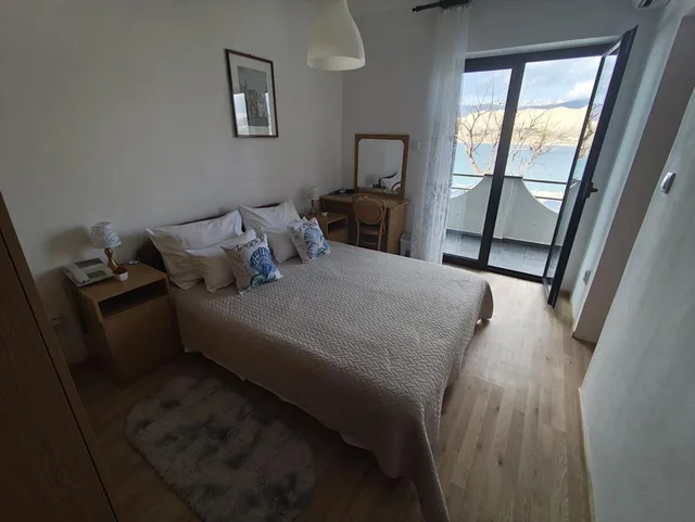 غرفة بسرير مزدوج بإطلالة على البحر بشرفة، Biser Hotel 9/10