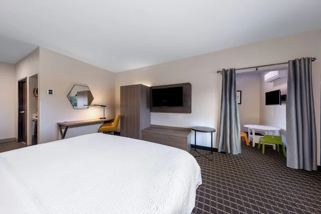 جناح بسرير كينج وسرير بطابقين، Holiday Inn Express Hotel And Suites Pittsburg 1/3