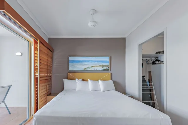 Spa, Studio, Suite, King Bed, Marina View, Top Floor، at Boathaven Bay Holiday Apartments 1/8