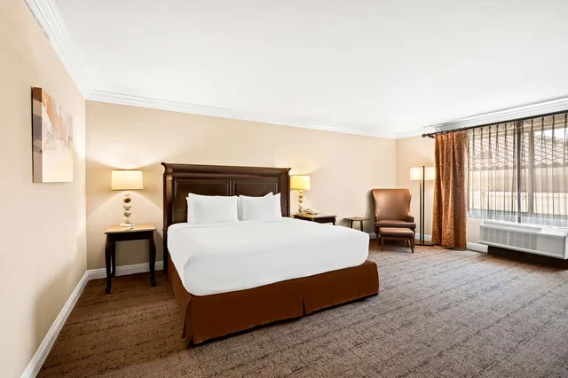 غرفة بسرير كينج لذوي الإعاقة، Best Western Ontario Mills 2/4