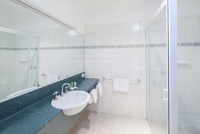 Family, Multiple Beds, Sofa, Balcony، Crystal Inn 2/2