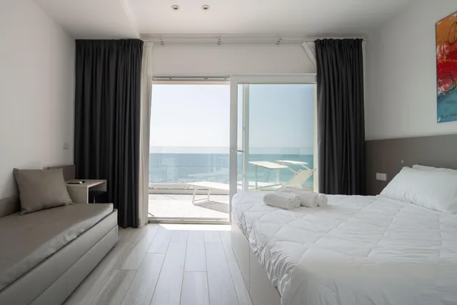 Deluxe, Double Bed, Sea Front، Hotel Boston 1/10