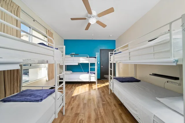 سكن مشترك بستة أسرّة وأسرّة بطابقين للنساء، Samesun Hollywood (formerly Walk of Fame Hostel) 1/9