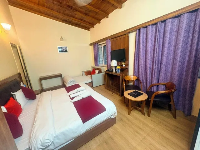 Family, 1 King and 1 Single Beds, Hill View، Damyanti Residency Hotel 2/3
