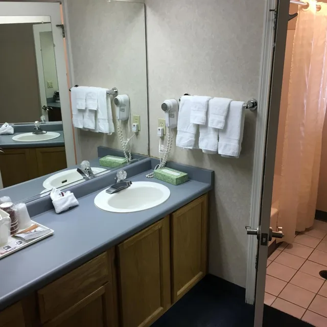 جناح بغرفتي نوم، Garden Inn and Suites 7/7