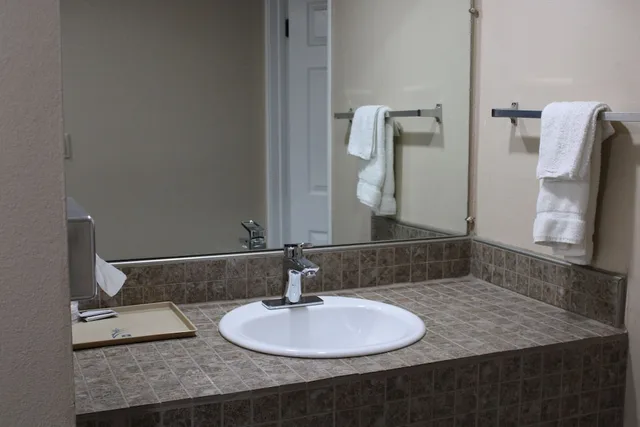 غرفة قياسية بسرير كينج، Motel6 Selma, CA 10/10