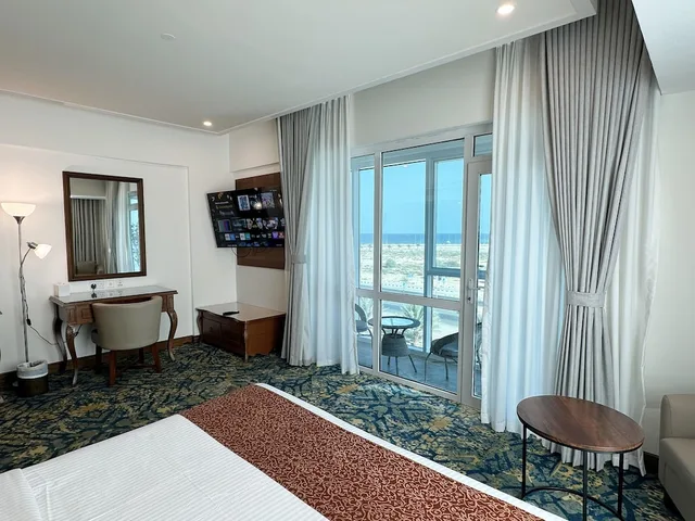 غرفة تنفيذية بإطلالة على البحر بشرفة، Sur Grand Hotel 5/7