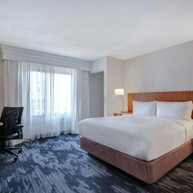 غرفة بسرير كوين بحوض استحمام لذوي الإعاقة، Fairfield Inn Amp Suites By Marriott Rochester West Greece 2/5