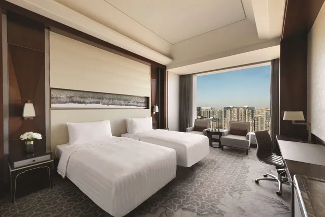 غرفة ديلوكس بسريرين منفصلين بإطلالة على الحديقة، Shangri-La Hotel Tangshan 1/5