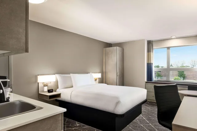 جناح استوديو بسرير كوين، Microtel Inn & Suites Montreal Airport-Dorval QC 3/3