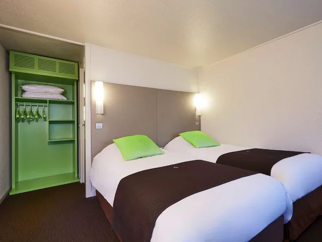 غرفة قياسية بسريرين منفصلين، Hotel Campanile Montelimar Les Tourrettes 2/9