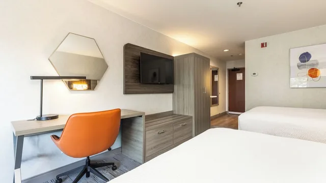 غرفة قياسية بسريرين كوين، Holiday Inn Express Hotel And Suites Pleasant Prairie Kenosha 2/4