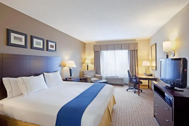 جناح بسرير كينج لذوي الإعاقة، Holiday Inn Express Hotel Suites Malone 1/1