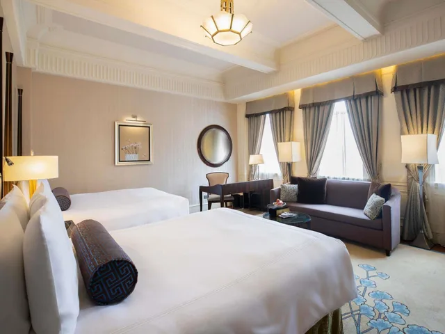 غرفة ديلوكس بسريرين منفصلين وسريرين كوين، FAIRMONT PEACE HOTEL 2/5