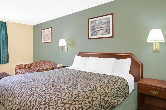 غرفة قياسية بسرير كينج، Days Inn by Wyndham Lincoln, AL 5/9