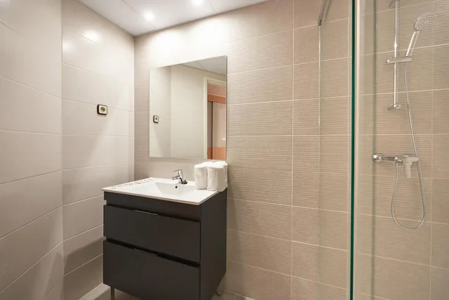 غرفة رباعية، Miami Hotel 5/6