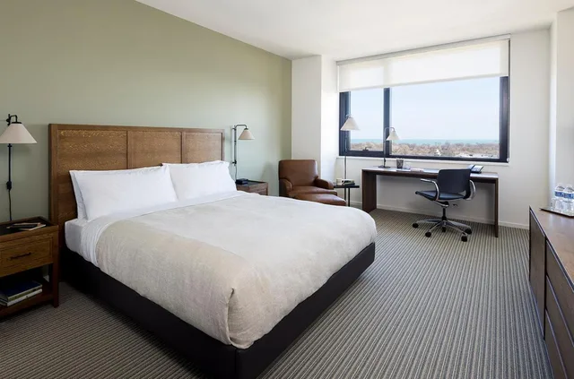 Study, King Bed، The Study at the University of Chicago 3/7