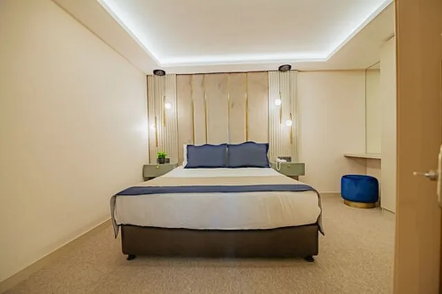 شقة تقليدية بسرير كينج مع أريكة، Comfort Beige Hotel 1/8