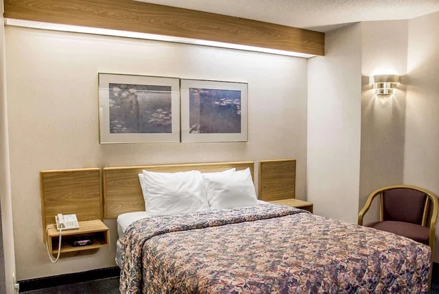 غرفة بسرير كوين لذوي الإعاقة، Rodeway Inn Abbotsford 2/3
