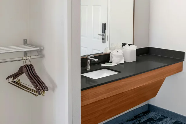غرفة، Fairfield Inn Suites San Francisco San Carlos 5/6