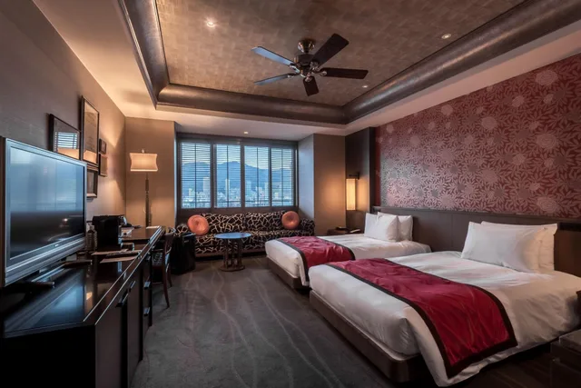غرفة بسريرين منفصلين بإطلالة على المدينة، Oriental Hotel 1/4