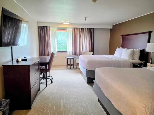غرفة بسريرين كوين، Ramada by Wyndham Tukwila Southcenter 8/10