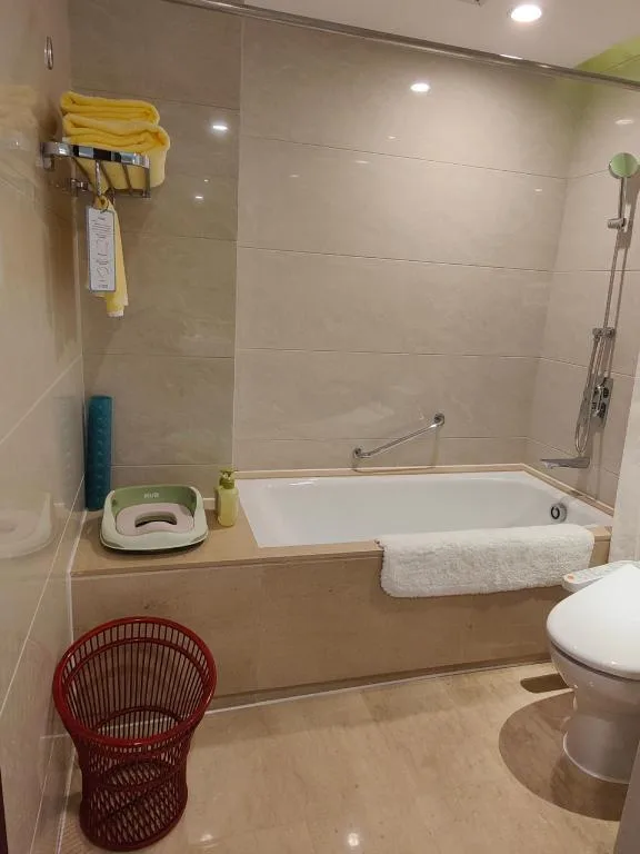 جناح كومفورت بسرير مزدوج وسرير فردي، Guangdong Hotel Zhuhai Ex Guangdong Regency 6/7