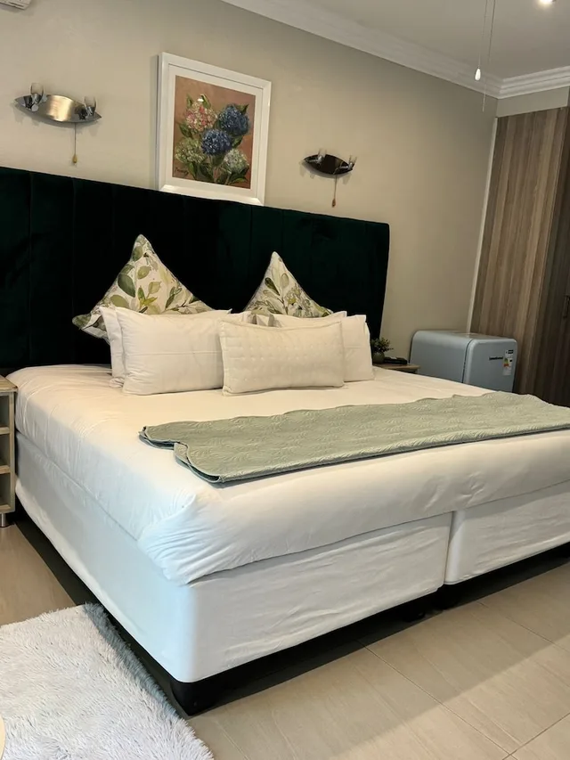 جناح فاخر بسرير كينج مع أريكة، Vineyard On The Hill Guest House 3/10