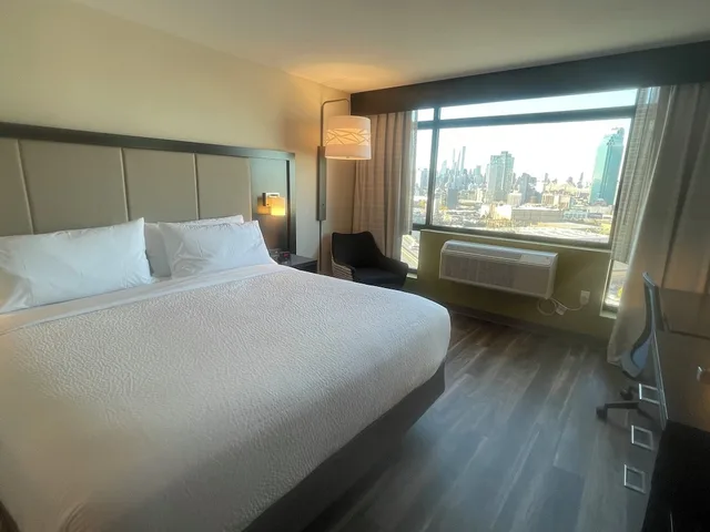 Standard, 2 King Beds, City Skyline View, Pet Friendly، Holiday Inn Express Long Island City E New York, an IHG Hotel 1/5