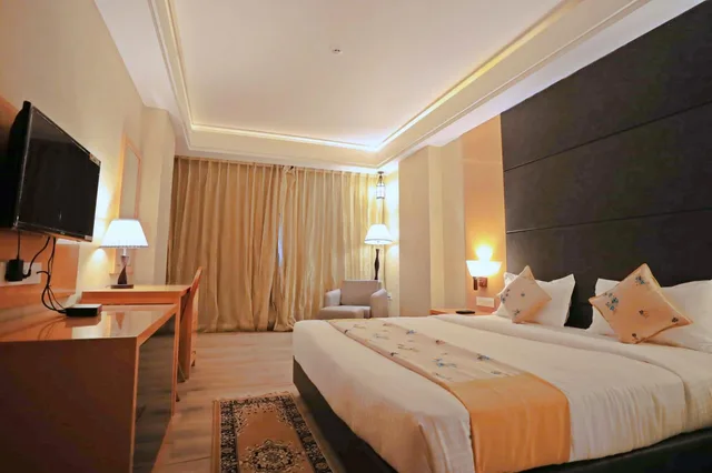 غرفة ديلوكس بسرير كينج، Bindiram Chitrakoot by ShriGo Hotels 1/1