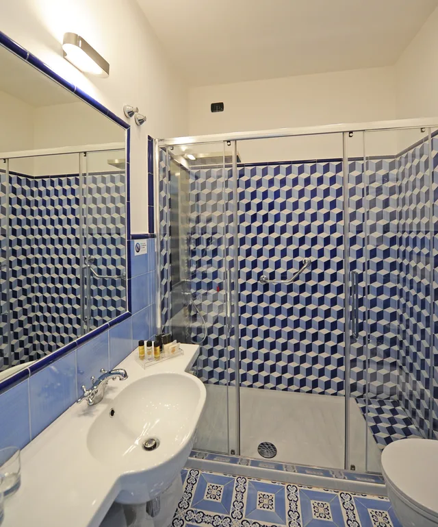 غرفة بسرير مزدوج أو سريرين منفصلين بإطلالة على البحر، Hotel Aurora Amalfi 3/3