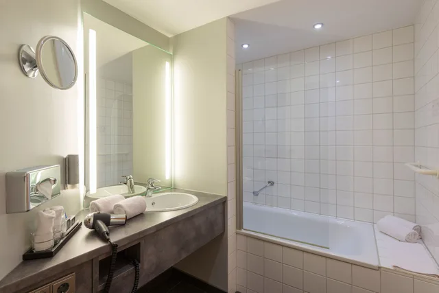 جناح جونيور بسرير كوين، Hotel Wolfsburg Centrum, Affiliated by Melia 7/7