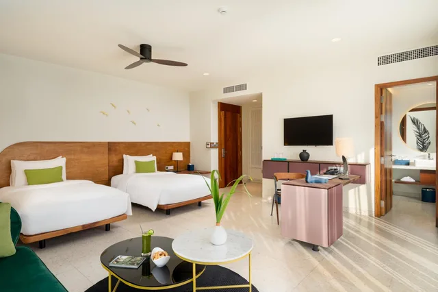 غرفة متصلة عائلية، The Aviary Hotel 1/1