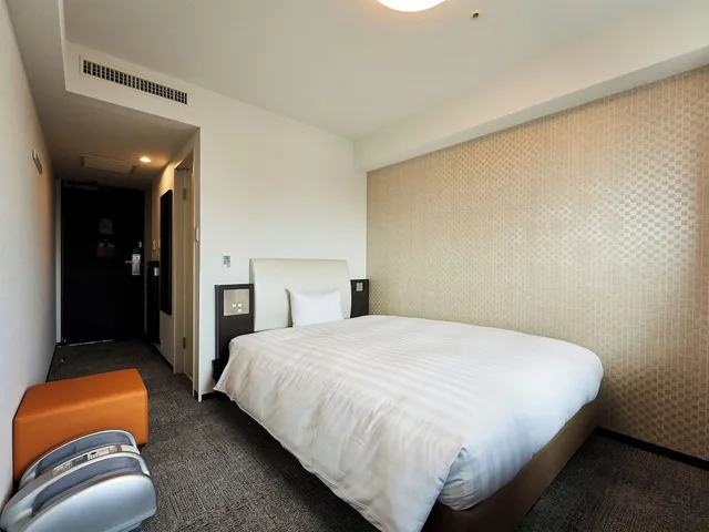 Room, Double Bed, Corner, Daiwa Roynet Hotel Kawasaki 4/6