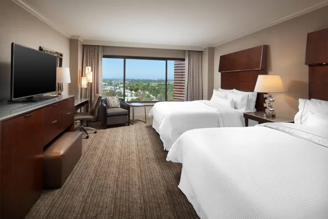 غرفة تقليدية بسريرين كوين، The Westin South Coast Plaza 4/7