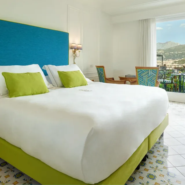 غرفة ديلوكس بسرير مزدوج بإطلالة جزئية على البحر، Grand Hotel Capodimonte 1/2