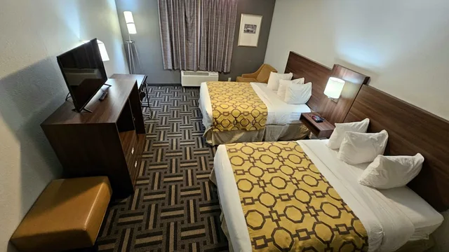 غرفة بسريرين مزدوجين، Baymont by Wyndham Chicago/Calumet City 1/3