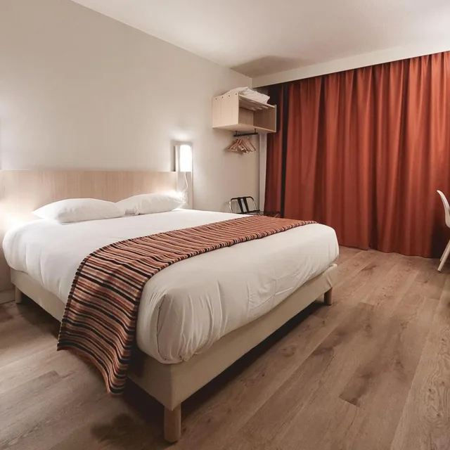 Deluxe, King Bed, INTERHOTEL ESPACE CITE 5/8