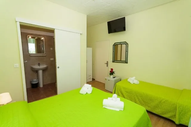 غرفة ثلاثية، Hotel Romantik 2/3