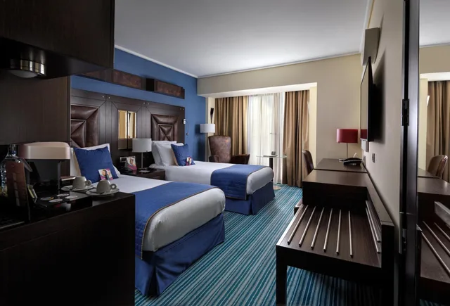 غرفة بريميوم بسريرين مزدوجين مع دخول الصالة، Crowne Plaza Athens City Centre 4/10
